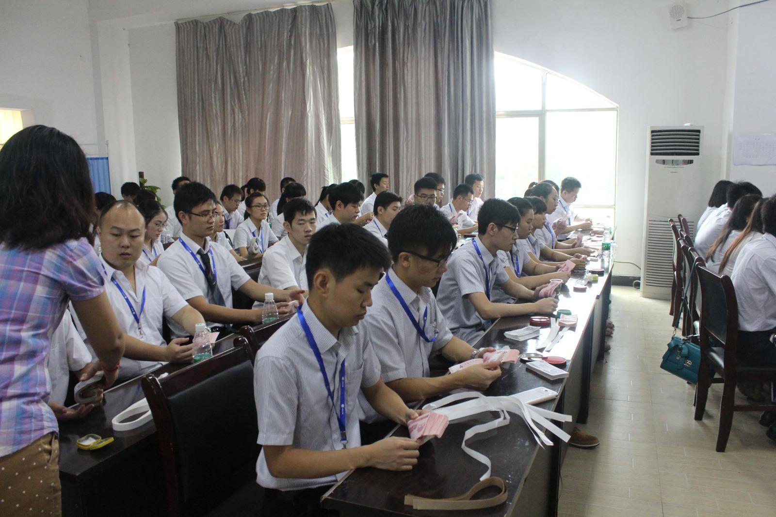 点钞技能课程礼仪培训学生互动课余活动点钞技能考试