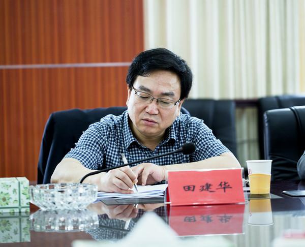 4月16日,银监会合作部副主任田建华率银监会现场检查组一行16人来到省