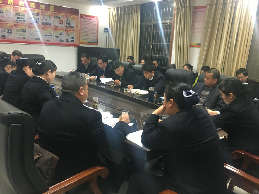 2月28日晚上三家支行联合召开的职工会议现场