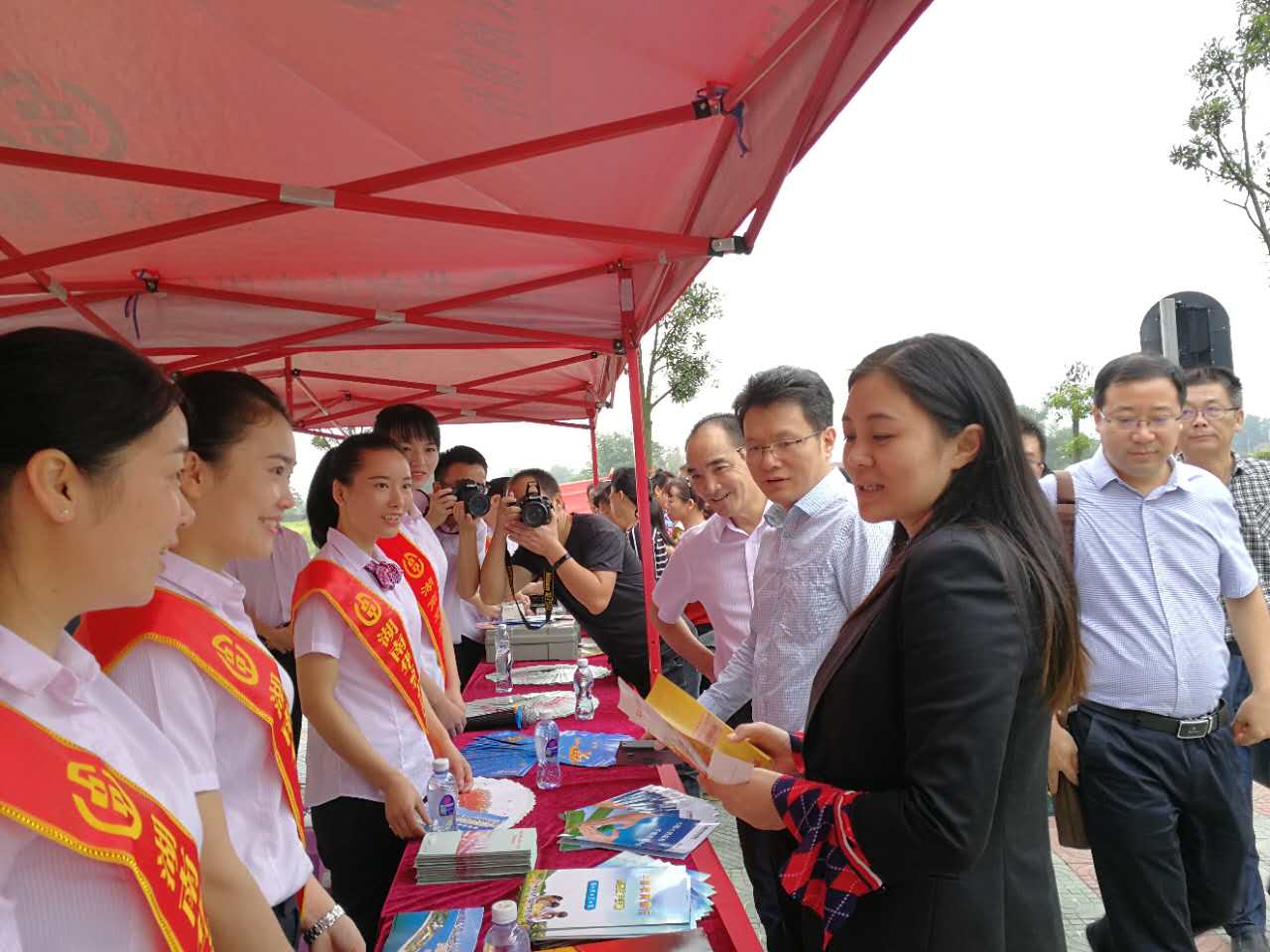 主管领导莅临现场指导宣传工作