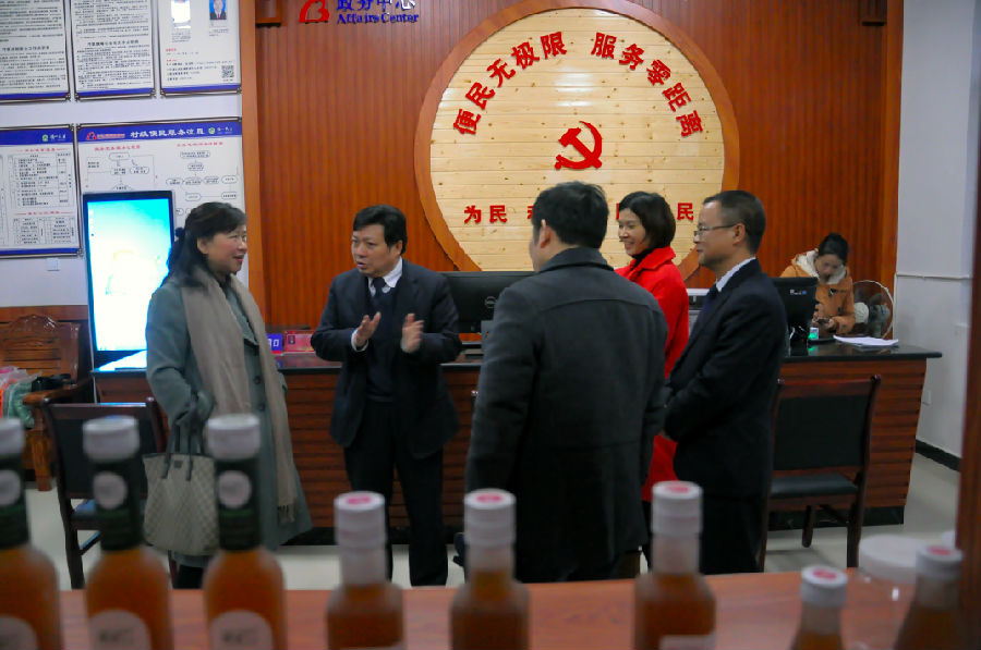 中方农商银行:怀化银监分局胡茹琰局长为我行金融服务