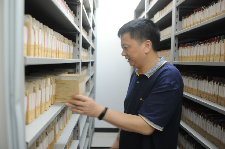 7日上午,朱晓华与该行党委班子,部室负责人,城区支行行长开展座谈会