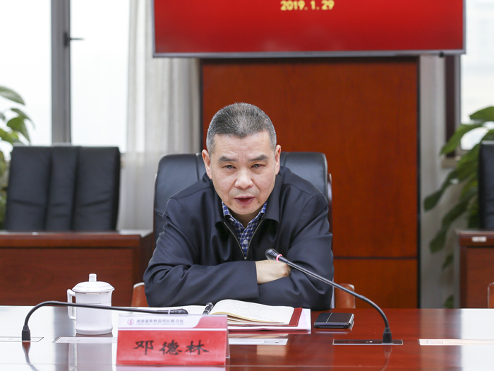 省农信联社党委副书记,机关党委书记邓德林出席并讲话会议现场