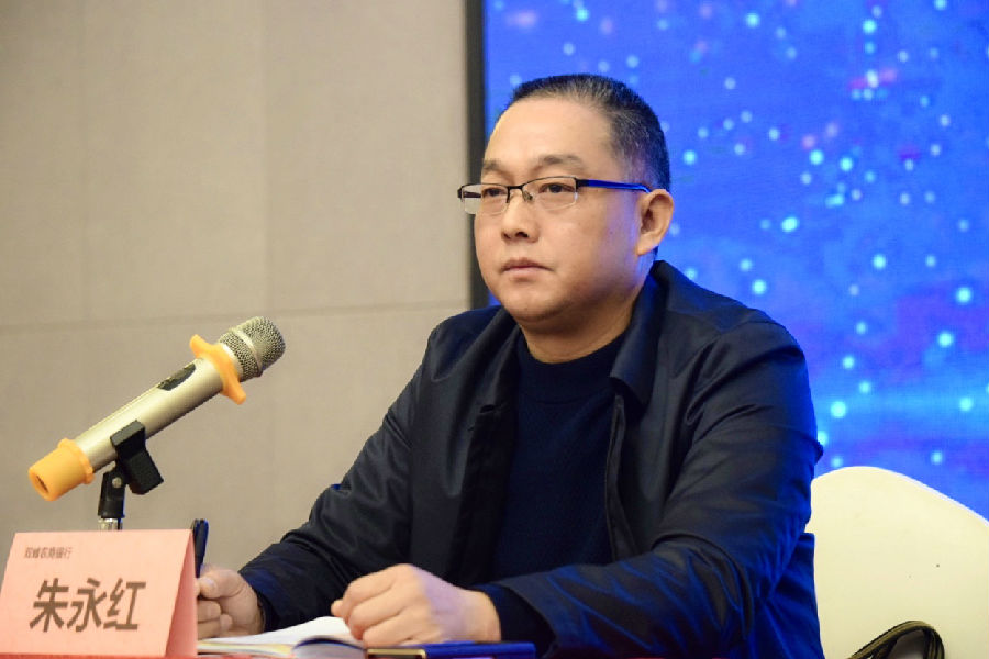 培训前,双峰农商银行党委副书记,行长张勇峰作开班动员讲话,指出了