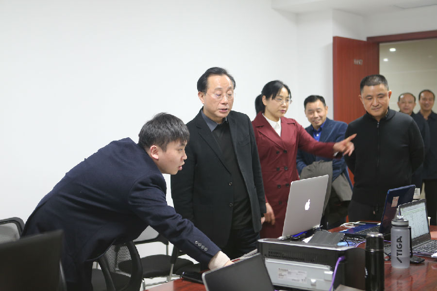 省农信联社领导看望慰问年终决算一线员工