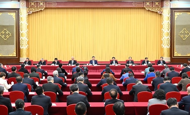 快讯：习近平看望全国政协委员