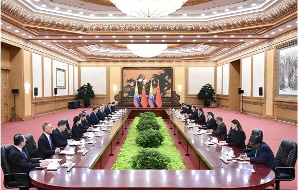 习近平同厄瓜多尔总统诺沃亚会谈